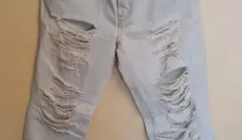 La ropa rasgada, usadas y de color negro puedes atraer energías negativas