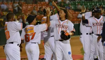 Gigantes dan severa paliza a Leones del Escogido