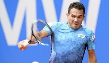 Víctor Estrella logra primer triunfo en Wimbledon