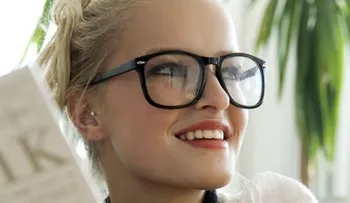 Usar lentes te ayuda a conseguir trabajo