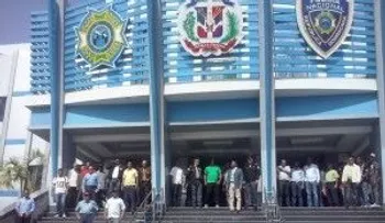 Apresan varios hombres por cambiar cheques falsos