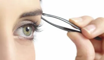6 errores al depilarte las cejas