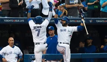 Bautista y Reyes guían a Toronto con cuadrangulares 