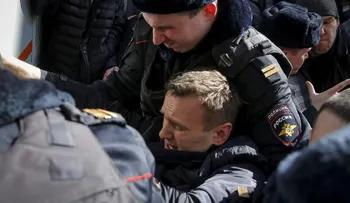 Arrestan en Moscú a Alexei Navalny junto a más de 130 activistas en protesta contra la corrupción 