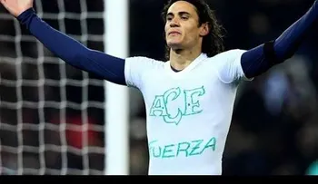 Sacan tarjeta amarilla a un futbolista por homenajear al Chapecoense