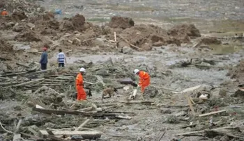 Buscan sobrevivientes en fuerte deslave en China 