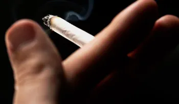 Adultos estadounidenses cada vez fuman menos