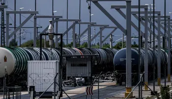 El petróleo sube esta semana por tensiones en el estrecho de Ormuz: Brent en 96,28 dólares y WTI en 91,48