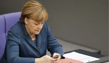 ¿Por qué Angela Merkel es una "esclava de EE.UU." según Siri?