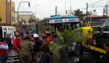Vídeo: Triple choque deja trece heridos en avenida del Nordeste