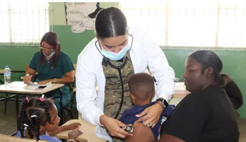 Llevan jornada médica y social a familias de Barahona
