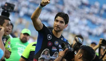 Sebastián Loco" Abreu, más cerca del récord Guinness: jugará en la segunda división de Uruguay