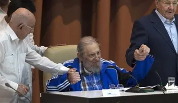 Fidel Castro exhorta a comunistas a seguir su legado