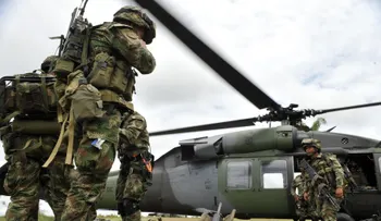 Ejército de Colombia captura a 12 guerrilleros del ELN