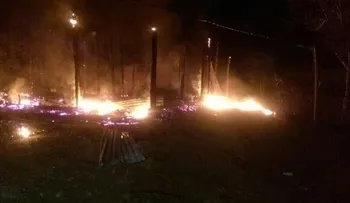 Fuego destruye dos viviendas en Restauración