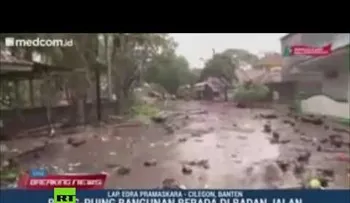 Primeras imágenes del tsumani en Indonesia; suman 222 los muertos y 843 heridos
