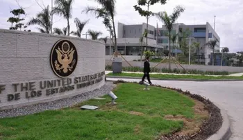 Embajada EEUU afirma no hay fecha de reinicio servicios de rutina