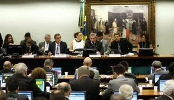 El trámite para un juicio a Rousseff avanza y va al pleno de la Cámara baja