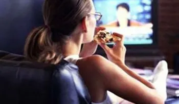 5 hábitos nocturnos que te hacen subir de peso