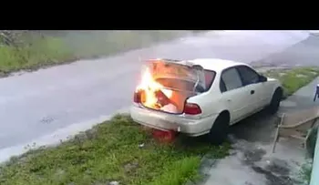 Pensó que había quemado el auto de su exnovio pero se llevó una gran sorpresa