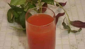 Jugo rojo para desintoxicar el hígado