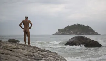 Río estrena playa nudista 