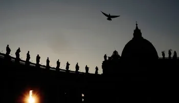 Arrestan a dos miembros comisión del Vaticano por filtrar información a los medios