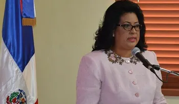 Presidenta del Senado, Cristina Lizardo: la educación es clave prevenir cáncer de mama