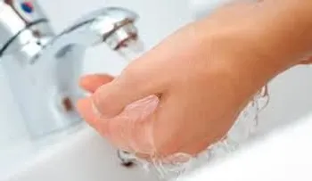 Derrama agua de sal en tus manos el 1er domingo de cada mes para tener bienestar económico