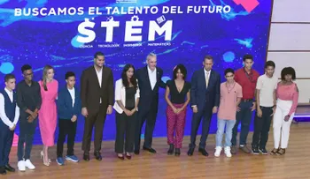 Gobierno premia a 170 estudiantes destacados en ciencias y tecnología