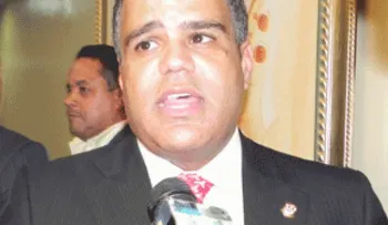 Senadores entregan al CP del PLD carta de apoyo a Reinaldo Pared
