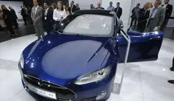 Un coche de Tesla con un piloto automático tiene un fatal accidente