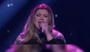 La emotiva presentación de Kelly Clarkson que hizo llorar a los jurados de American Idol