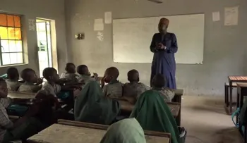 Más de 100 niñas están desaparecidas tras ataque a una escuela en Nigeria, dice uno de los papás