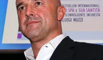 Vaticano juzga a dos periodistas por usar datos confidenciales