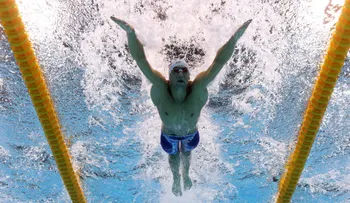 Michael Phelps perdió su carrera contra un tiburón blanco: así fue el duelo