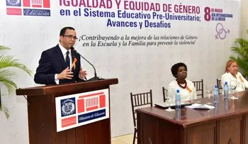 Navarro: El respeto a derechos de la mujer debe ser inculcado desde las escuelas