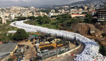 Esta ciudad está ahogada en un río de basura