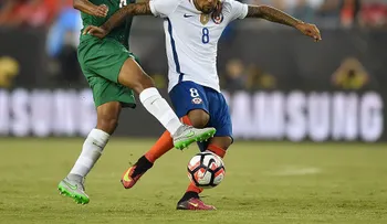 Chile derrota a Bolivia con penal polémico en el último minuto