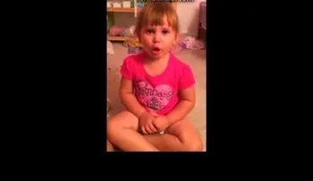 ¡Muérete de la risa!: Esta niña explica por qué pintó sus muñecas con esmalte