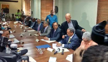 Ocho gremios del Seguros Social firman acuerdo con el Gobierno