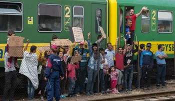 Gran Bretaña aceptará a miles de refugiados: Cameron