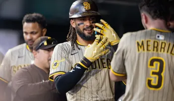 Tatis Jr. y Hays guían a los Padres a victoria 7-2 sobre los Astros