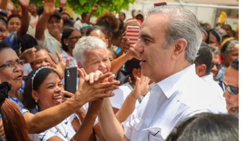 Abinader entregará títulos e inaugurará hospital y centro deportivo