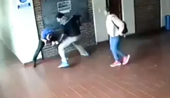 Un padre golpea a profesor que acosaba a su hija