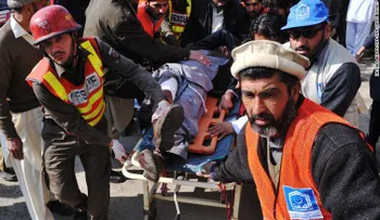 Aumenta número de víctimas del ataque a una universidad pakistaní