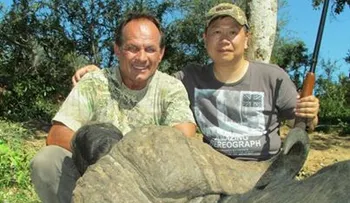 Búfalo mata cazador que eliminó a un miembro de su manada