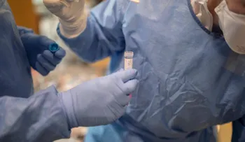 Un equipo de científicos demuestra que anticuerpos de un paciente recuperado bloquean el coronavirus