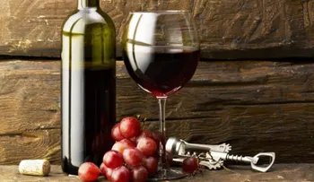 Un grupo de científicos desmiente que "una copita de vino" haga vivir más