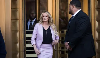 Arrestan a Stormy Daniels en un club de striptease de Ohio; su abogado dice que fue una trampa